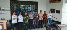 Perwakilan Bea Cukai Dumai Andry Irawan Kasi P2 Hadiri Undangan Penanaman Bibit Kelapa di Halaman Kantor Imigrasi.
