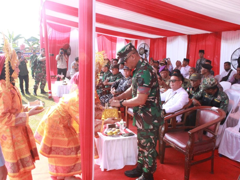 Kolonel Kav Eko Agus Nugroho, S.I.P., M.Si. resmi menutup Program TMMD ke -124