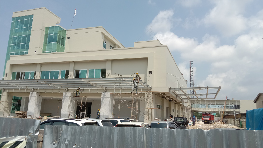 Pemuda Tempatan Kelurahan Bintan Kecamatan Dumai Kota lakukan Aksi Demo di Depan Gedung Bangunan Rumah Sakit Awal Bros Dumai