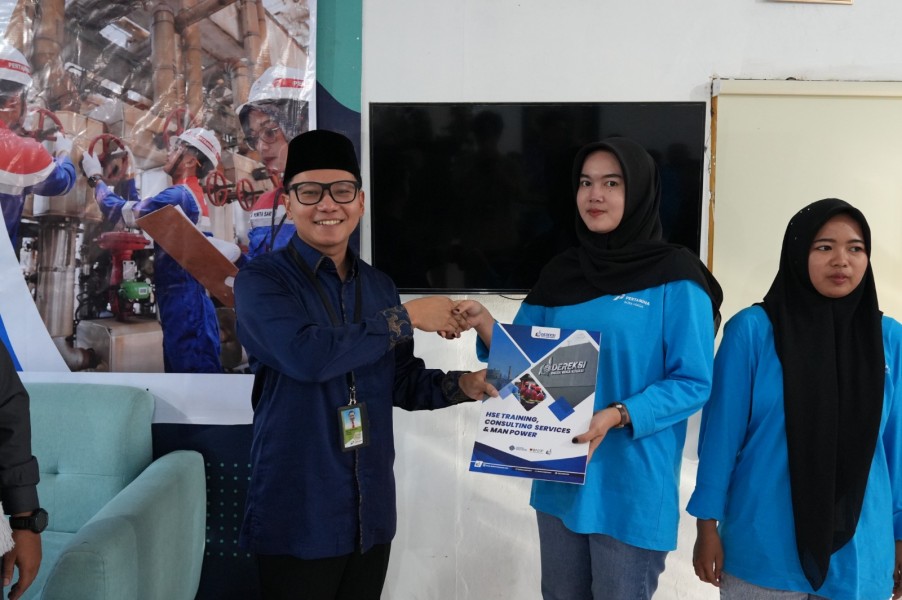 Pertamina Patra Niaga Kilang Dumai Perkuat Daya Saing Pemuda Sekitar Area Operasi Melalui Sertifikasi K3 BNSP