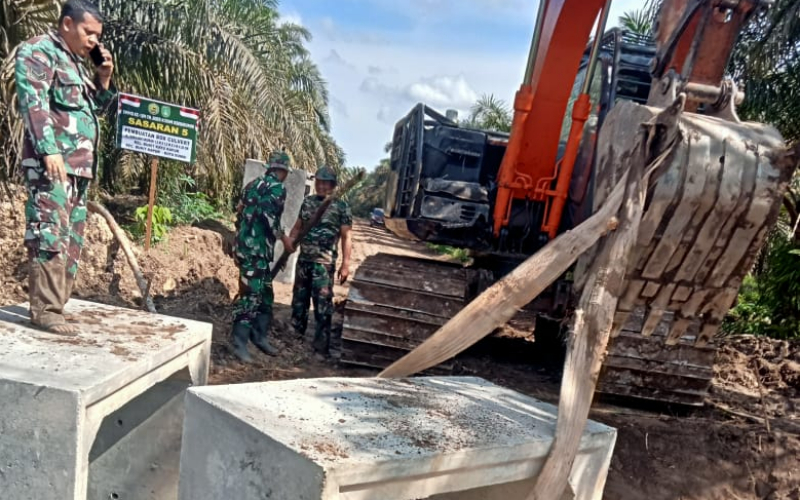 TTMD ke - 124 Kodim 0320 Pemasangan Box Culvert Adalah Salah Satu Wujud Nyata Komitmen TNI