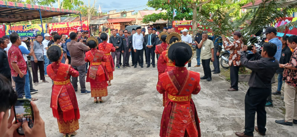 Kehadiran Walikota Paisal di Acara HUT IKMBD ke-32 Mendapat Sambutan Hangat  Dari Jajaran Pengurus dan Ribuan Masyarakat Batak Kota Dumai