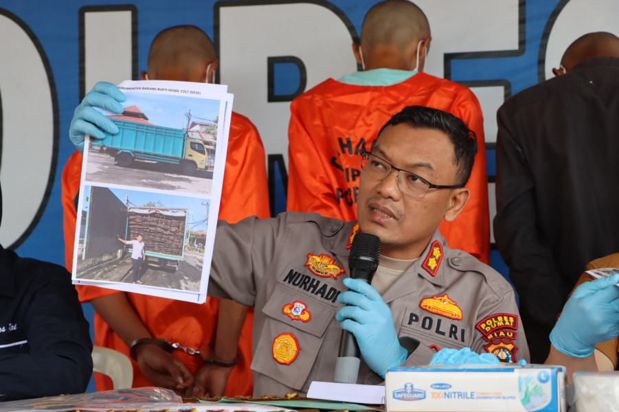 Kapolres Dumai AKBP Nurhadi Ismanto, S.H, S.I.K Pimpin Pelaksanaan Konferensi Pers Pengungkapan Kasus Tindak Pidana Illegal Logging