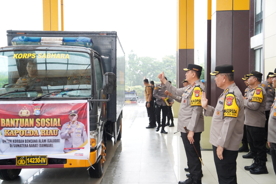 Peduli Bencana di Sumbar, Polda Riau Kirimkan Bantuan Logistik