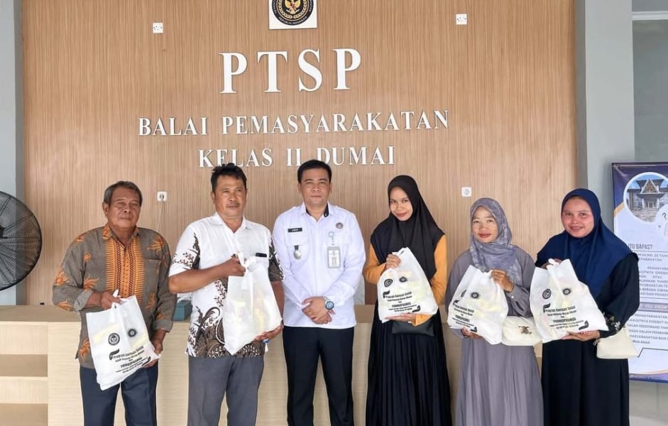 Peringati HBP ke-61, Rutan Dumai Salurkan Bantuan Sosial kepada Masyarakat