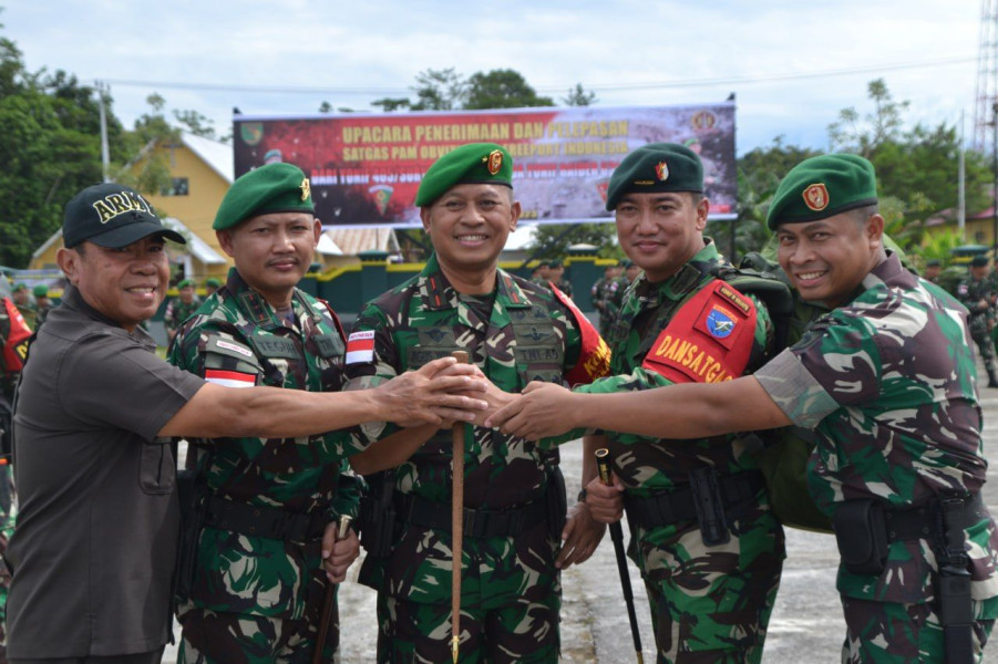 Danrem 174/ATW Pimpin Upacara Penerimaan dan Pelepasan Satgas Pam Obvitnas PT. Freeport Indonesia