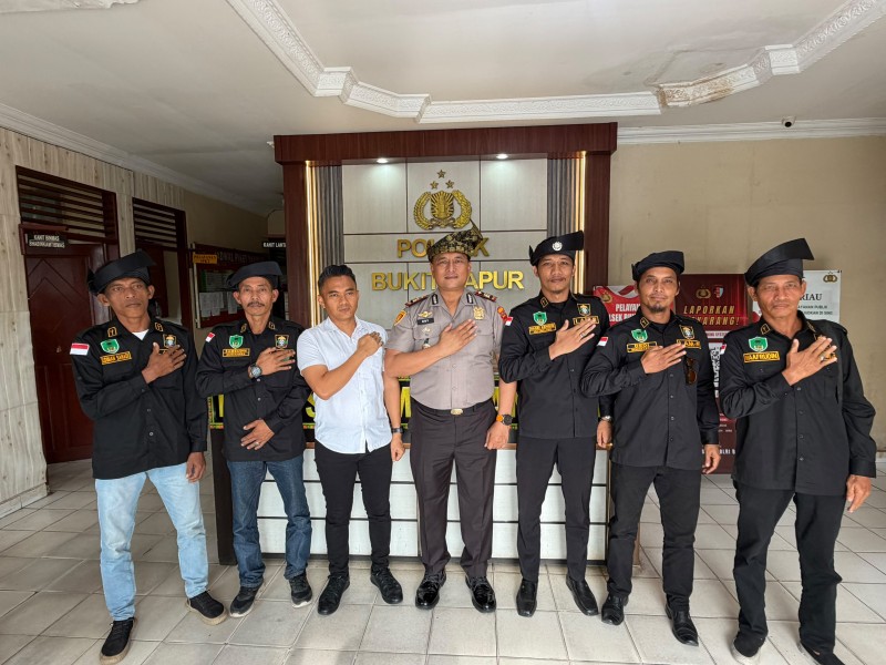 Kapolsek Bukit Kapur AKP Boy  Setiawan, S.A.P., M.Si.Silahturahmi Ke Tameng Adat  LAMR Kawasan