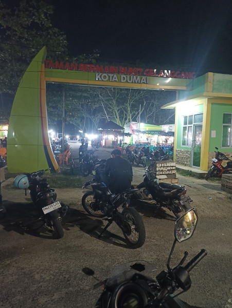 Taman Bukit Gelanggang Masih Sepi Pengunjung,Pedagang dan Juru Parkir Curhat.