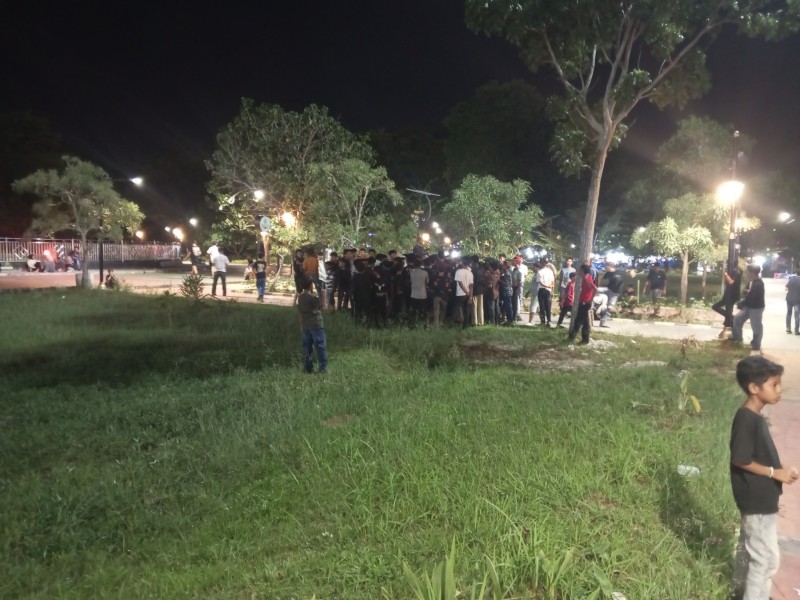 Aksi Tawuran 2 Kelompok Remaja di Taman Bukit Gelanggang