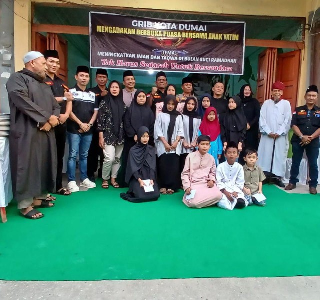 GRIB Jaya Kota Dumai Berbagi Takjil Serta santuni anak yatim di Bulan Suci Ramadhan