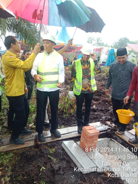 Walikota Dumai H.Paisal.SKM.MARS  Meletakkan  Batu Pertama Ikatan Keluarga Rokan Hilir