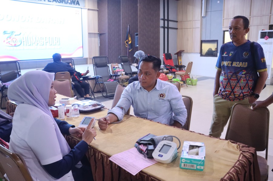Polres Dumai Gelar Bakti Sosial Donor Darah dalam Rangka Hari Jadi ke-75 Humas Polri Tahun 2026.