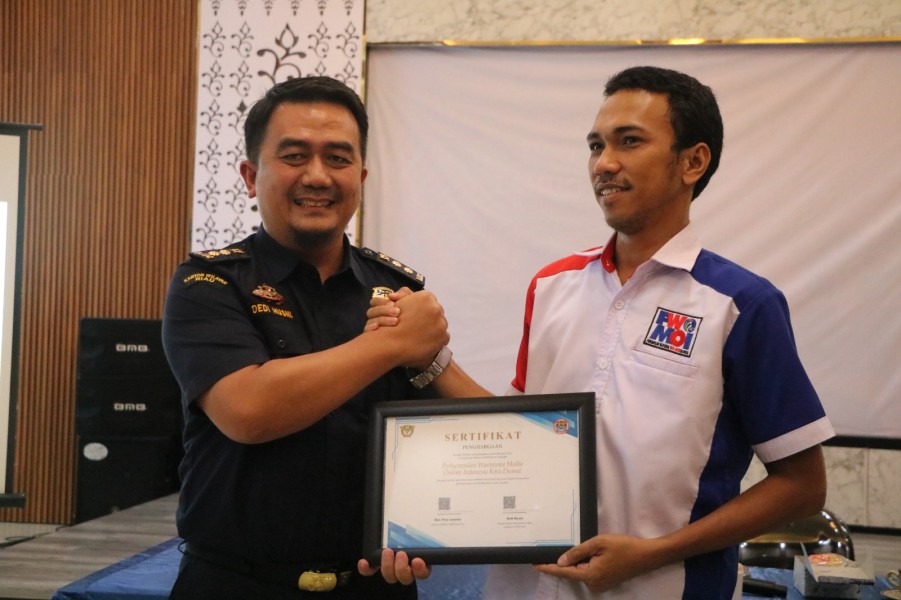 Bea Cukai Dumai Beri Penghargaan Kepada Organisasi PWMOI Kota Dumai