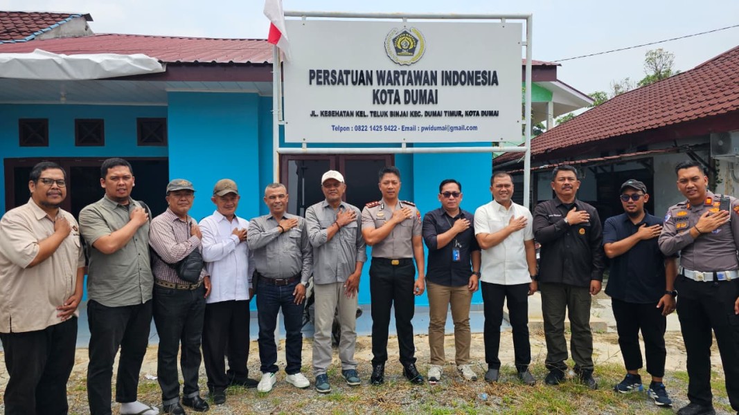 Kapolres Dumai Silaturahmi ke Kantor PWI Dumai, Perkuat Sinergi Polri dan Insan Pers.
