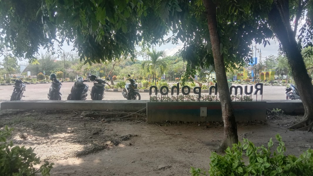 Rumah Pohon Taman Bukit Gelanggang Menjadi Alternatif Warga Untuk Beristirahat dan Berteduh  di Siang Hari.