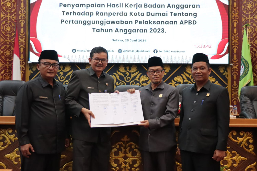 Penandatanganan Persetujuan Bersama Ranperda Pertanggung Jawaban Pelaksanaan APBD Kota Dumai Tahun 2023