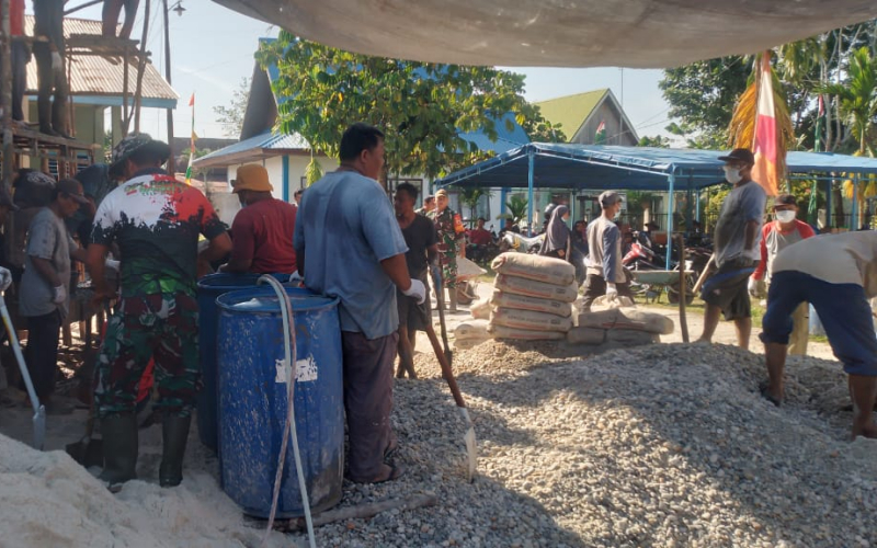 Warga menyambut kegiatan TMMD ke -124 kodim 0320 Dumai dengan antusias