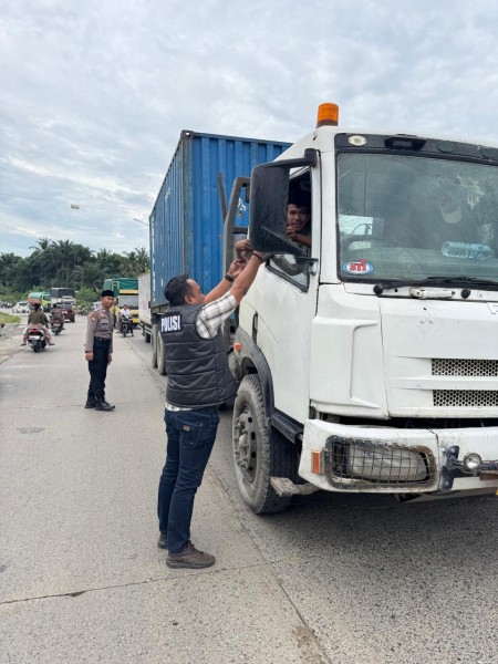Polsek Bukit Kapur Menggelar Kegiatan Pembagian Takjil Ramadhan