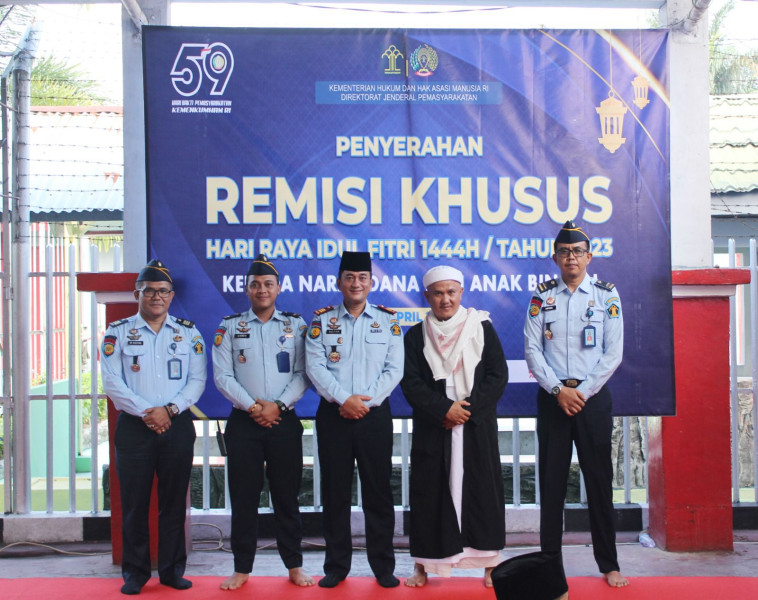 Rayakan Hari Kemenangan, Warga Binaan Rutan Dumai Sholat Idul Fitri dan Terima Remisi