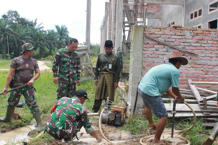 TMMD Ke- 124 KODIM Dumai Pembangunan MCK dan Sumur Bor  Dapat Selesai Sesuai Target