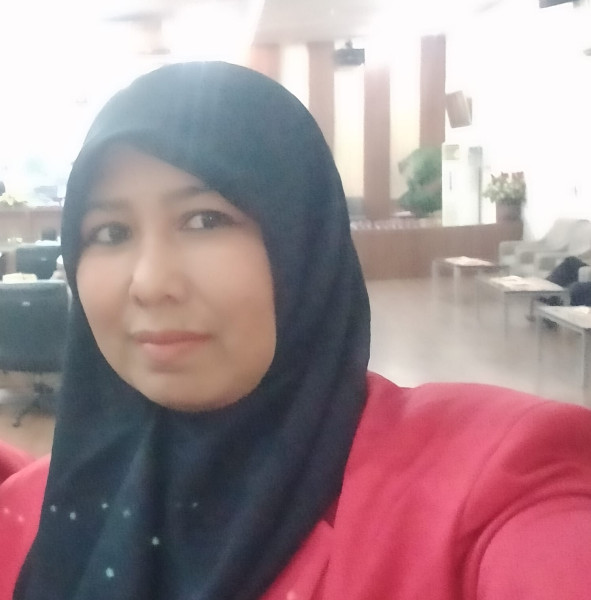 Sederhana, Cara Ketua Srikandi PDI-P dan juga Ketua BFLF Kota Langsa Syarifah Nuraini,SE Merayakan Ulang Tahunnya.