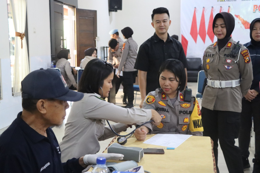Polres Dumai Menggelar Donor Darah Dalam Rangka Hari Jadi Ke-75 Polisi Wanita