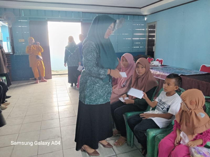 Lurah Pelintung Zamhuri S.S.T,M.K.M Mengapresiasi Kegiatan Santunan Anak Yatim Oleh Anggota PKK Kelurahan Pelintung
