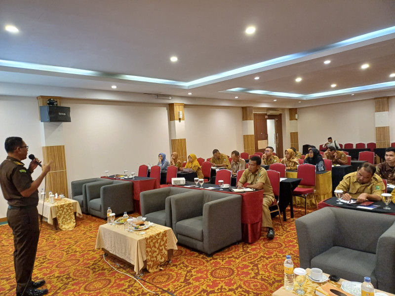 Kasi B Bidang Intelijen Kejaksaan Tinggi Riau menjadi Narasumber dalam Kegiatan Rapat Koordinasi Aparatur Bidang Organisasi Kemasyarakatan Tahun 2023