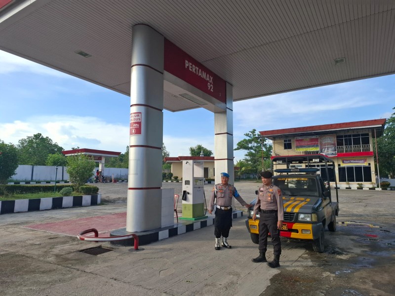 Polres Dumai dan Polsek Jajaran Melaksanakan Patroli Pastikan Seluruh SPBU Yang Ada Di Dumai Aman Kondusif