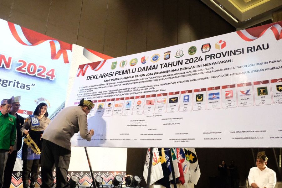 Delapan Belas Partai Politik Mengikuti Deklarasi Pemilu Damai Dengan di Komplek Mall SKA Coex