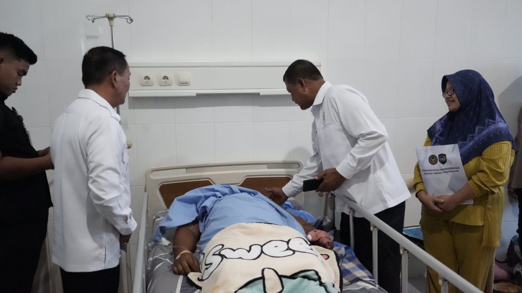 Tiba di Nabire DIRJENPAS Langsung Sambangi Petugas Lapas Yang Terluka