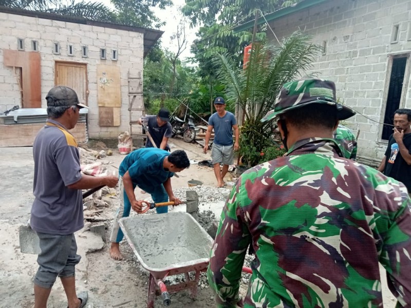 TMMD Ke-124 Kodim 0320 Dumai Menunjukkan Kepedulian Dengan Perbaikan Rumah Tidak Layak Huni